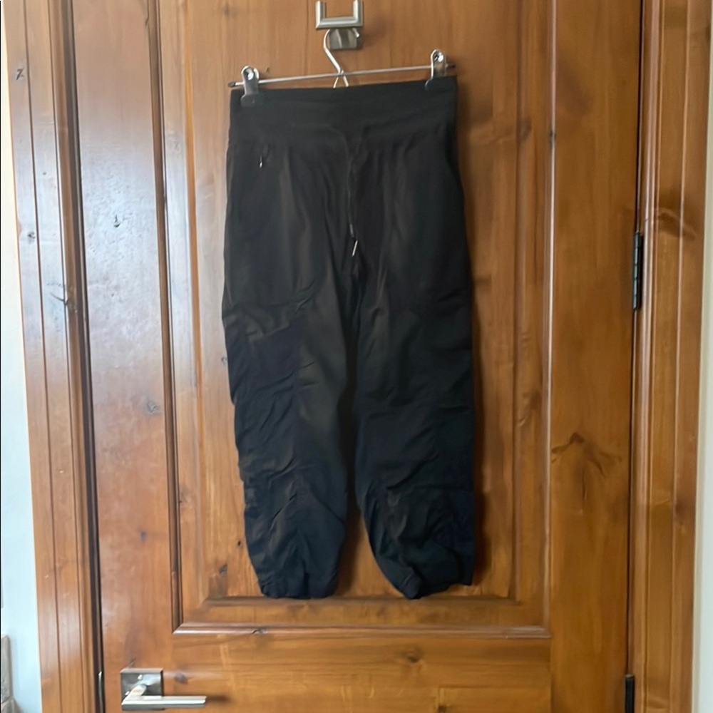 Women’s Black Ankle Cut Pants
